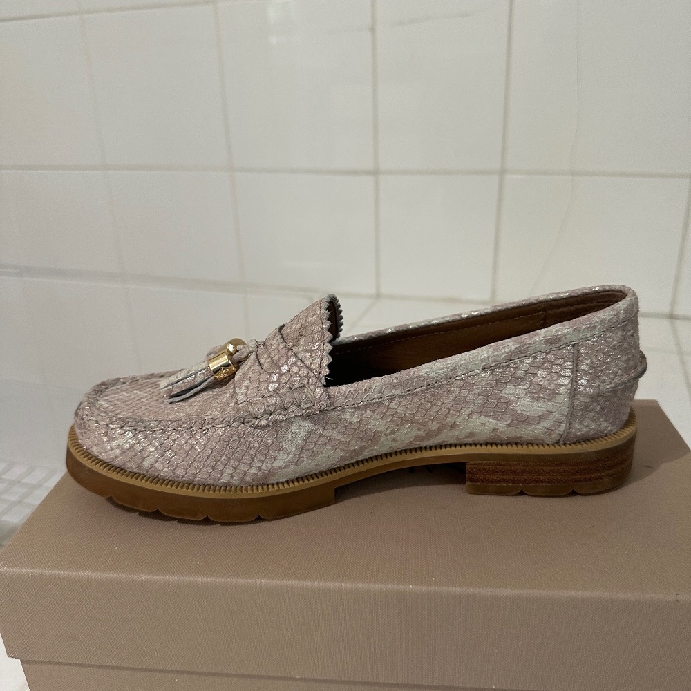 Donald Pliner Loafer